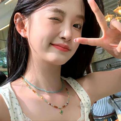 绿衣女子